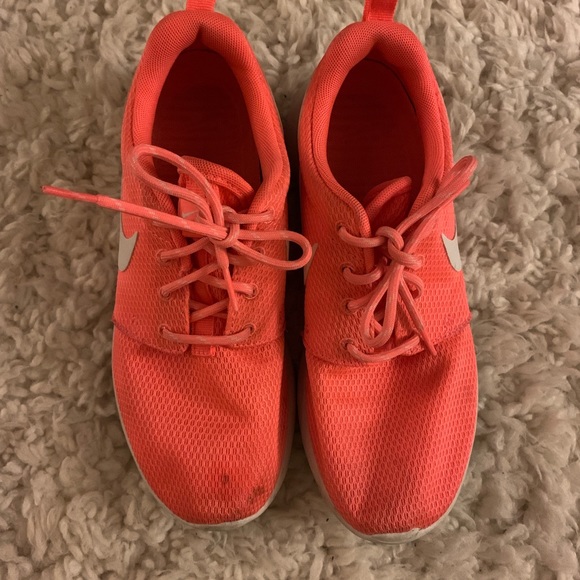 Nike Roche Runs - Picture 2 of 5